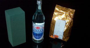 Ingredienti per preparare le tavolette di timolo: alcol, timolo, oasis